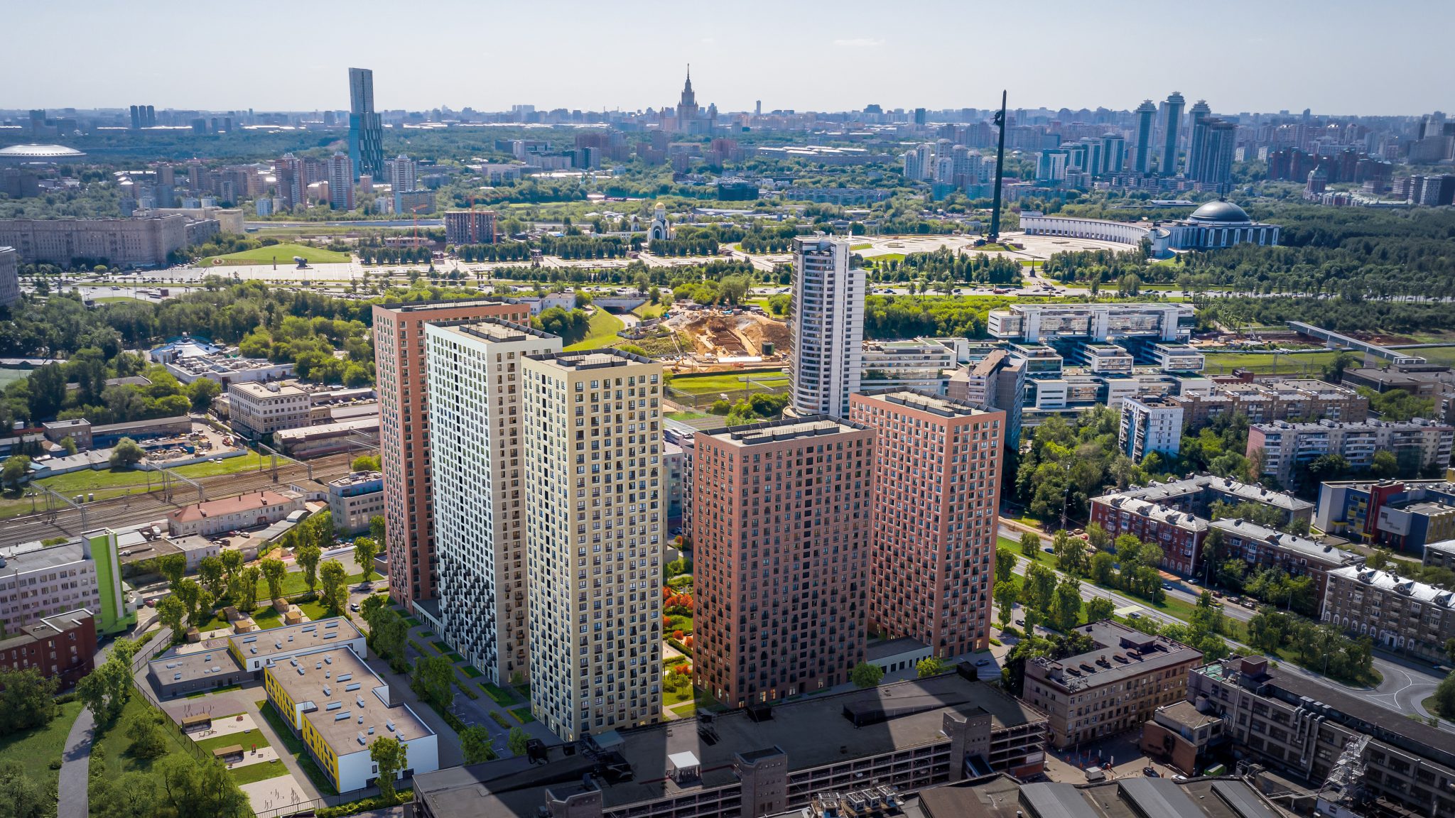 Академическая москва. Виды Москвы. Москва Сити вид из окна. Здания возле Москва Сити. Москва вид с горы.